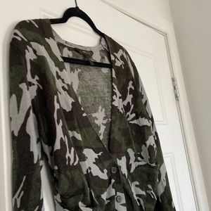 BCBG 100% wool trendy cardigan - perfect for fall! ✨